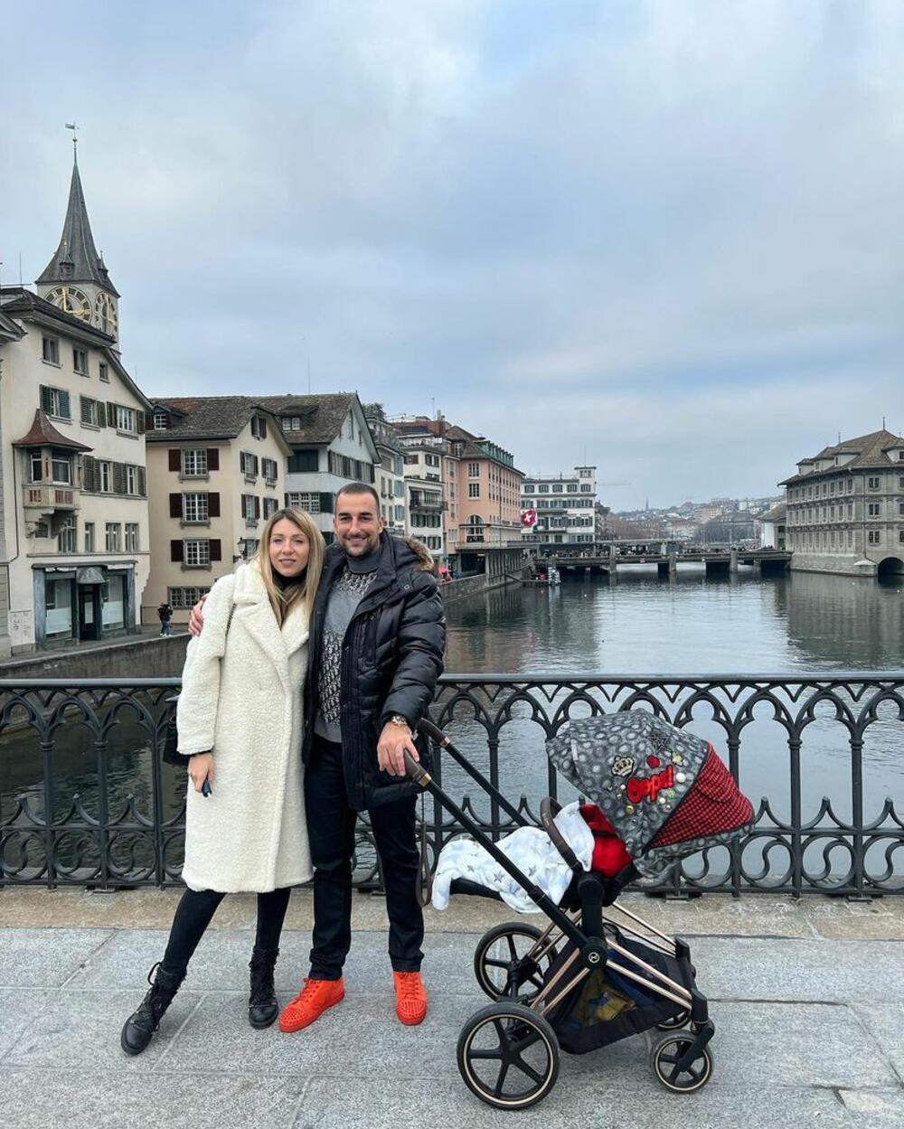 Jelena Abramović i Mašan Lubarda sa sinom