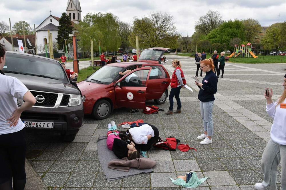 Sremska Mitrovica organizovala takmičenje u prvoj pomoći - SEKUNDE KOJE ZNAČE NEČIJI ŽIVOT