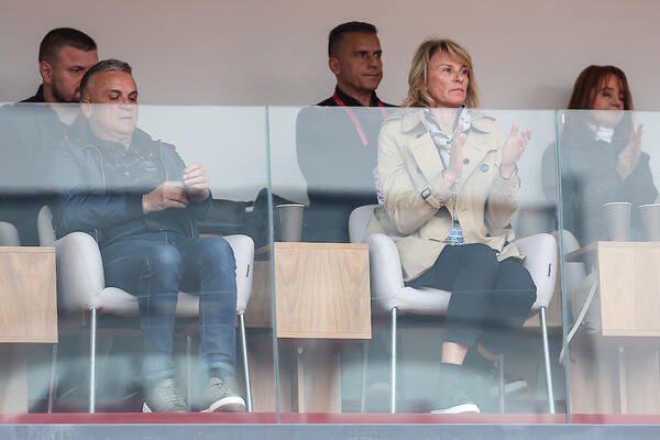 SRĐAN I DIJANA ZABRINUTIH LICA U BANJA LUCI: Novakovim roditeljima nije svejedno, a otkud on tu? (FOTO)