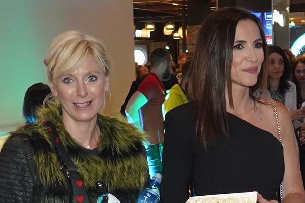 NA RTS-U IH GLEDAMO SA TONU ŠMINKE I SMERNO OBUČENE: Voditeljke se pojavile kao NIKAD DO SAD, raj za MUŠKE OČI