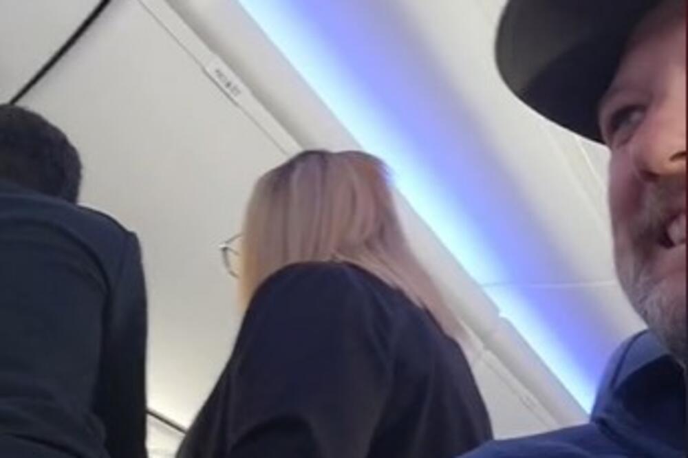 RAZJARENI PUTNIK URLAO U AVIONU ZBOG BEBE: Nije mogao da podnese PLAČ, a onda su pale i OGAVNE PSOVKE (VIDEO)