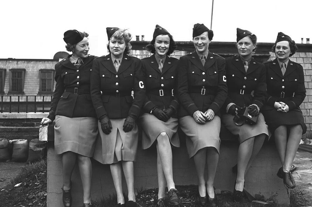 MANEKENKA KOJA SE OKUPALA U HITLEROVOJ KADI: Fotografije su ušle u ISTORIJU, a POBEDA je bila OGROMNA (FOTO)(VIDEO)