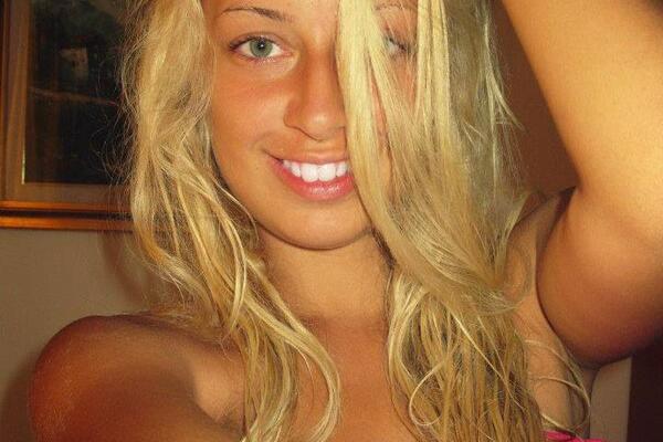 ZA 3 ŽIVOTA NEĆETE PREPOZNATI KO JE NA FOTOGRAFIJI: Kaže da nije imala KOREKCIJE, a potpuno DRUGA ŽENA