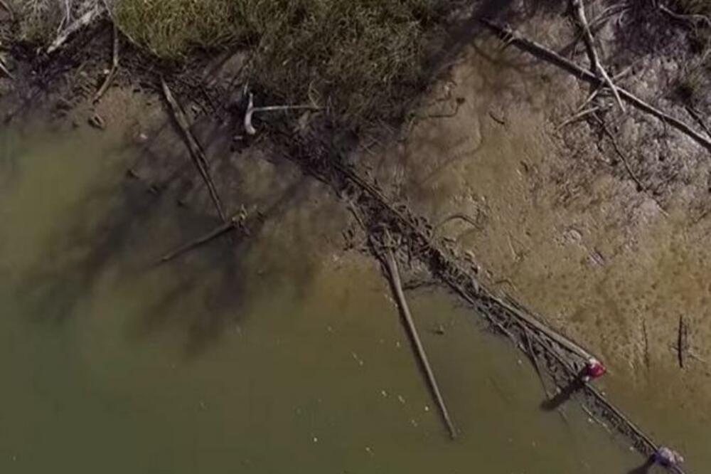 PRONAĐENA MISTERIOZNA OLUPINA: Isplivala je iz MULJA REKE, a skrila ZASTRAŠUJUĆU tajnu, ljudi su se sledili (VIDEO)
