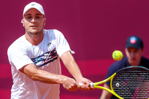 KECMANOVIĆ NIJE KRENUO LAJOVIĆEM PUTEM! Miomir ispao posle tri seta