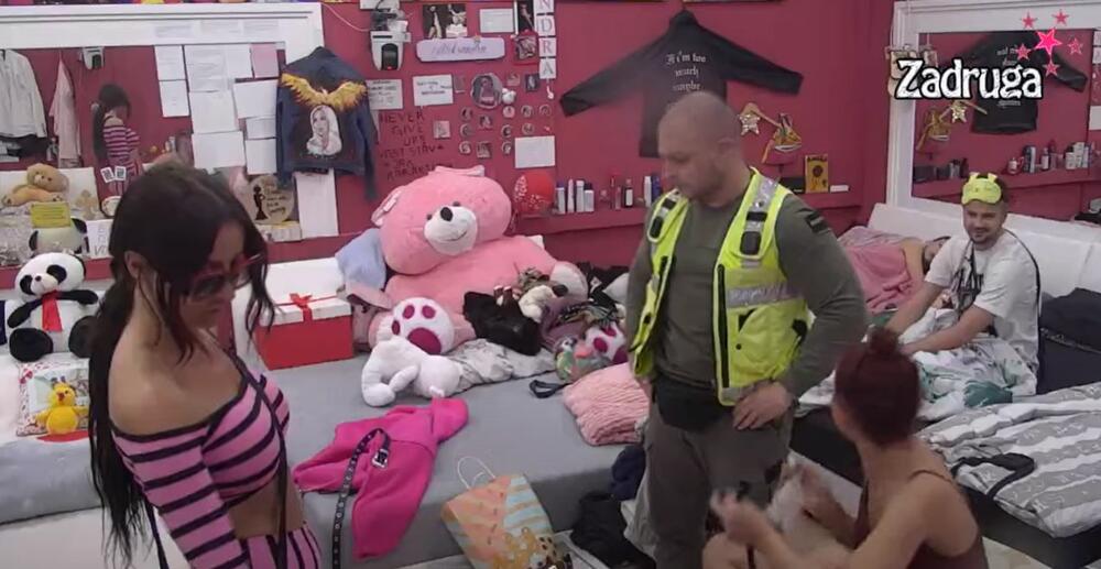 Svađa Milice, Anite, Pece i Nece