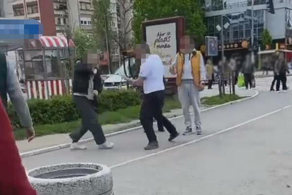 OPŠTA KATASTROFA U BULEVARU OSLOBOĐENJA: Brutalno napao čoveka nasred ULICE, ljudi zgroženi PRIZOROM (VIDEO)
