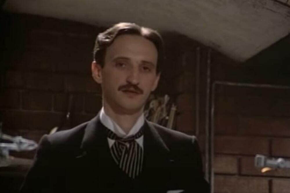 ZA TRI ŽIVOTA NEĆETE POGODITI KO JE GLUMAC SA FOTOGRAFIJE: I danas je OBOŽAVAN među publikom