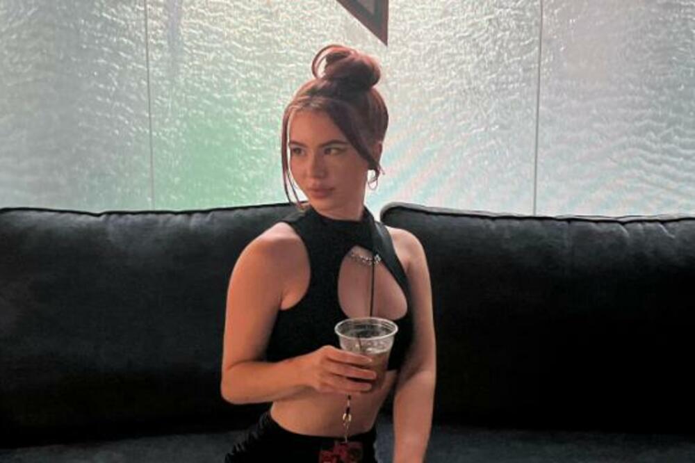 OVO NI MALO DETE NE BI URADILO: VODITELJKA BRUKA ZGODNA, ne zna šta sme da se radi na BAZENU, RAZBILA SE KAO TIKVA