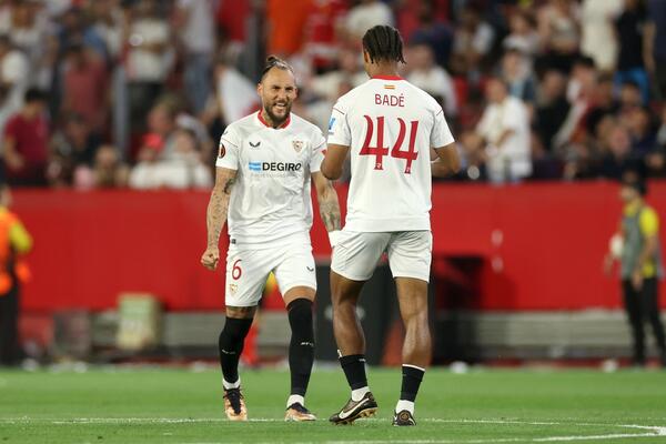 MAGIČNA NOĆ U SEVILJI! Očajni Mančester junajted PONIŽEN na Ramon Sančezu - prošli Juve i Bajer