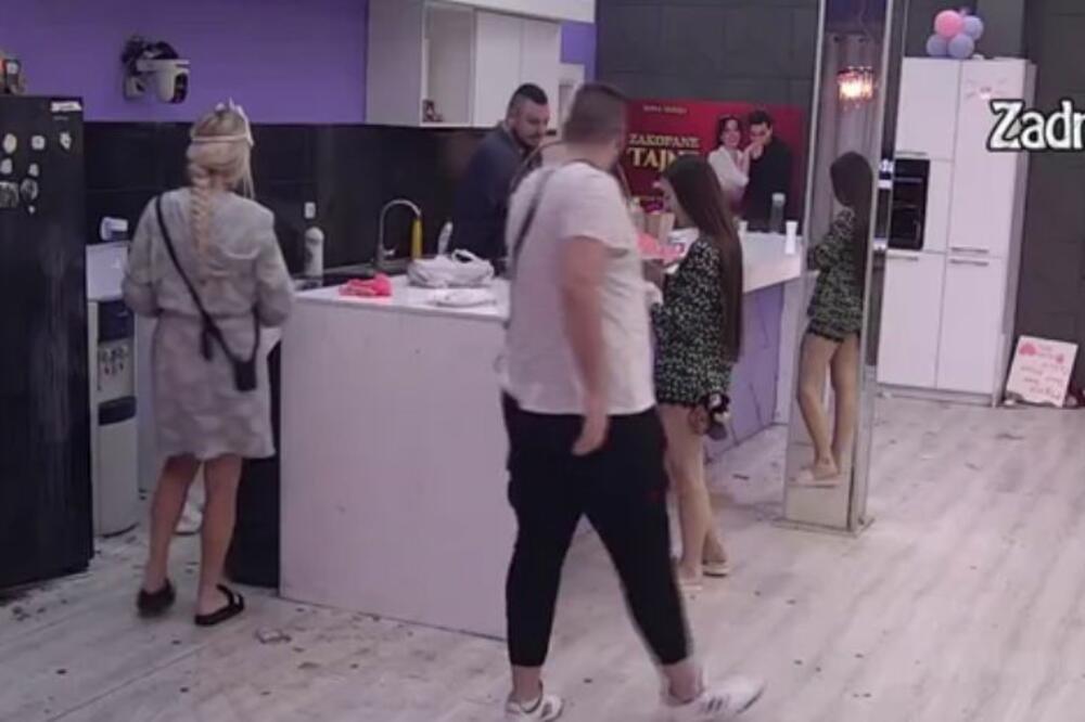 OČAJNIČKI POTEZ ANĐELE ĐURČIĆ! Spremna na sve, SHVATILA da je NAJBOLJE da se SMUVA SA OVIM ZADRUGAROM