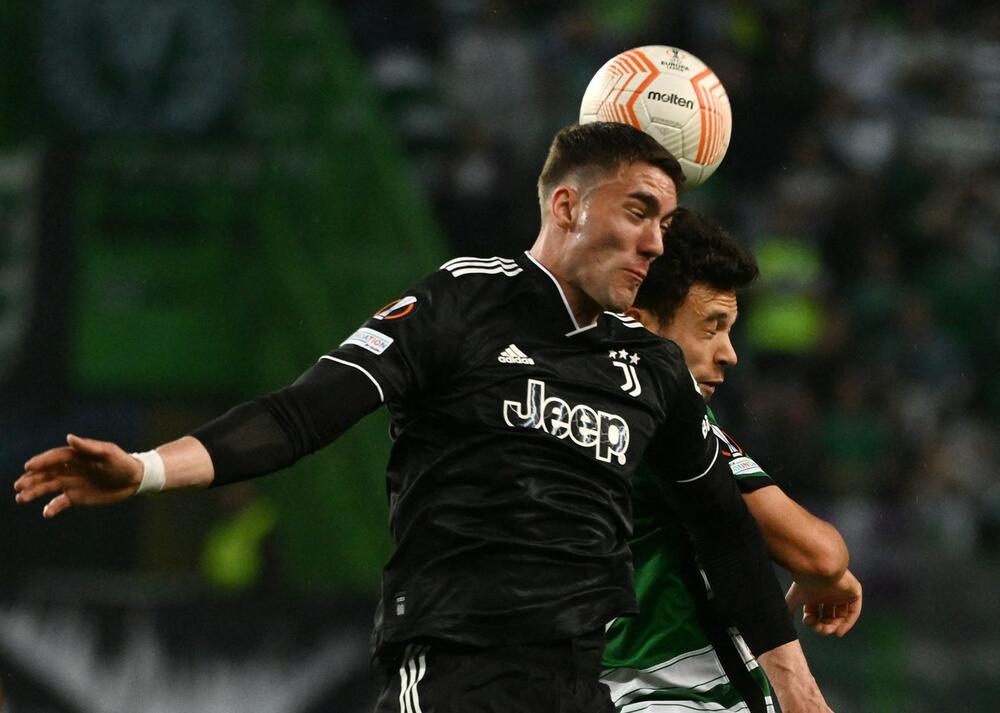 FK Juventus, FK Sporting, Dušan Vlahović
