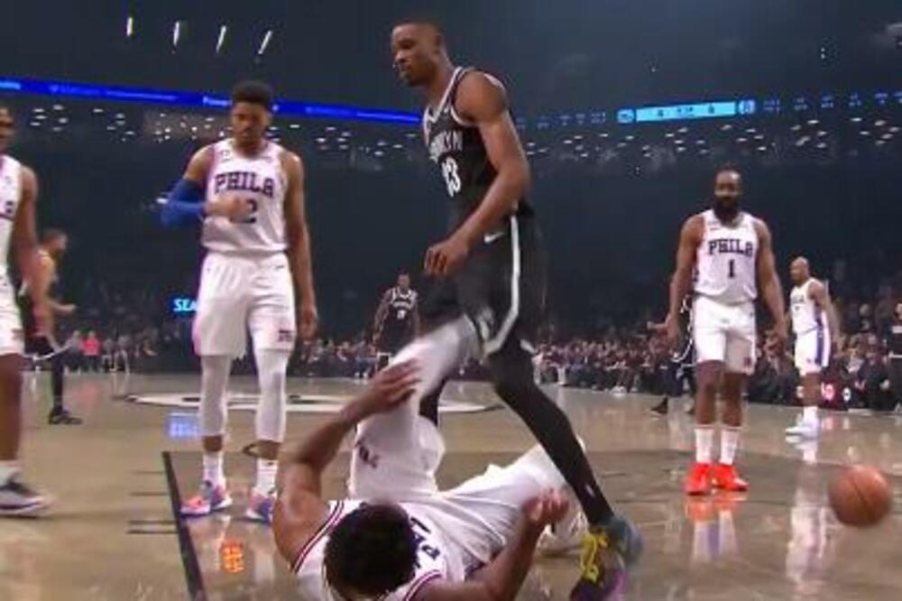 GURAJU GA DA BUDE MVP, SUDIJE GA ŠTITE: Embid nekažnjen za tešku "PRLJAVŠTINU", Harden jeste, Fila slavila! (VIDEO)