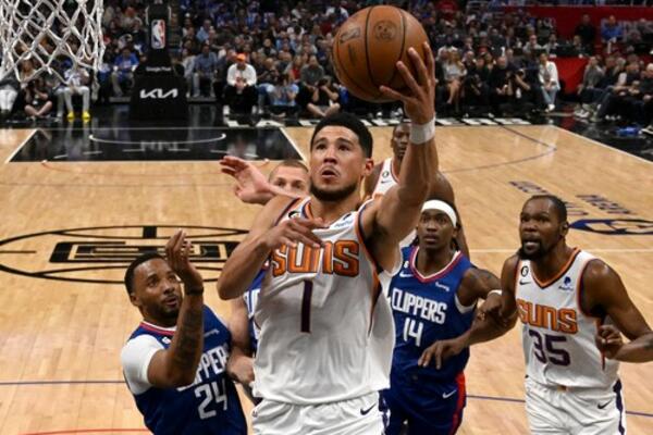 NEZAUSTAVLJIVI BUKER BROJAO DO 45, PAUEL STAO NA 42: Klipersi ostali bez Lenarda, Finiks vratio brejk! (VIDEO)