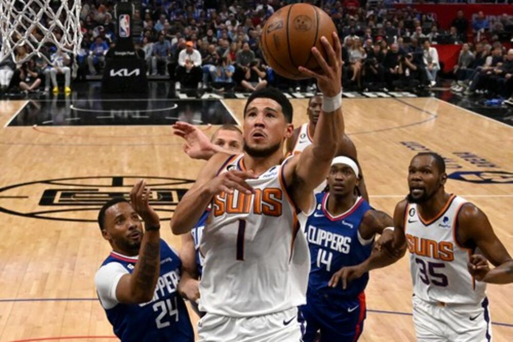 NEZAUSTAVLJIVI BUKER BROJAO DO 45, PAUEL STAO NA 42: Klipersi ostali bez Lenarda, Finiks vratio brejk! (VIDEO)