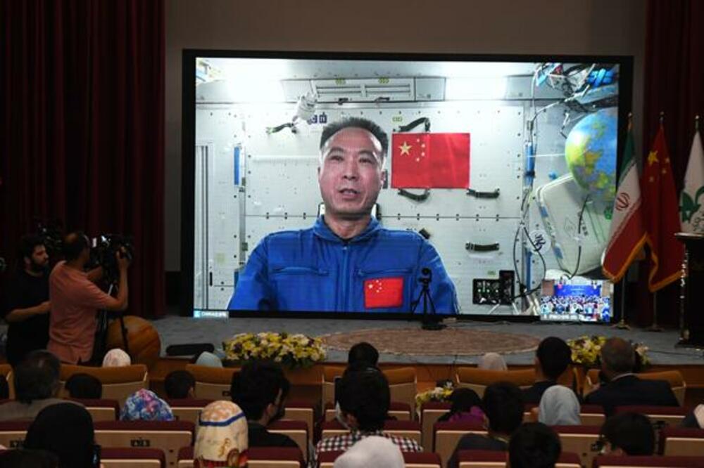 Posada misije Šendžou-15 u interakciji sa mladima iz 10 zemalja