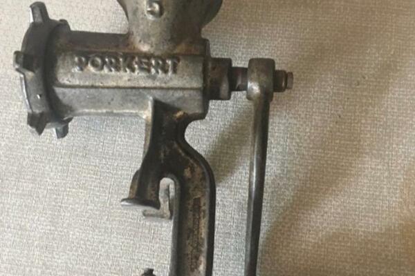 DA LI ZNATE ŠTA JE OVO I ČEMU SLUŽI? Mladi nema šanse da POGODE! (FOTO)