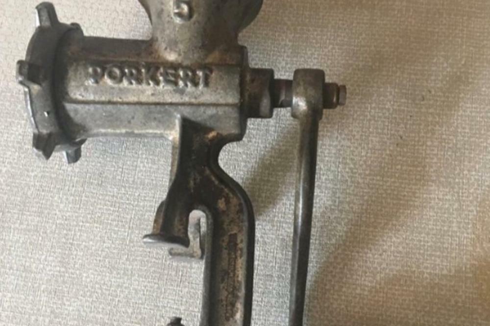 DA LI ZNATE ŠTA JE OVO I ČEMU SLUŽI? Mladi nema šanse da POGODE! (FOTO)