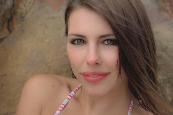 POZNATA ZVEZDA FILMOVA ZA ODRASLE JE ZAPRAVO SRPKINJA: Pale je INCESTI, a na snimanju je polomila KIČMU radeći OVO