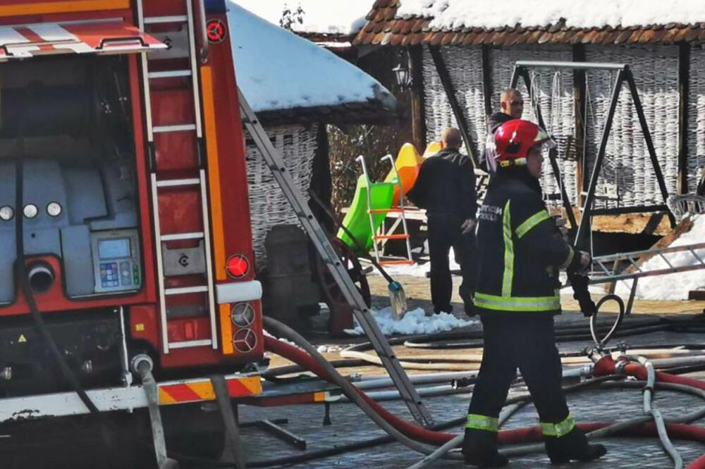 AUTOMOBIL I GARAŽA GORELI NA SAVSKOM VENCU RANO JUTROS: Vatrogasci spasili jednu osobu iz stana