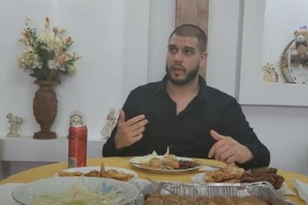 DEJAN DRAGOJEVIĆ IPAK NE SLAVI SAM BAJRAM: Ova osoba je sa njim, sve podelila NA MREŽAMA (VIDEO)