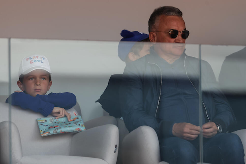 STEFAN ĐOKOVIĆ NE PROPUŠTA TATINE MEČEVE: Naslednik ponovo pravi ŠOU na tribinama! (FOTO)