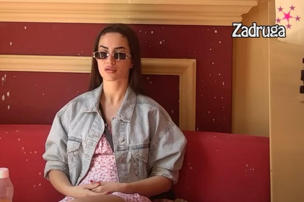 ANĐELA ĐURČIĆ SE GORKO POKAJALA ZBOG VEZE SA SLAVNIĆEM: Progovorila o RODITELJIMA, svesna je da su je se ODREKLI