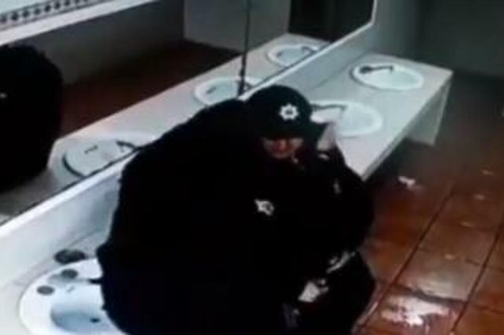 POLICAJKA I POLICAJAC SE "DOVATILI" NA LAVABOU, PONELA IH STRAST: Jednom se nisu NADALI, PRESELO IM JE (VIDEO)