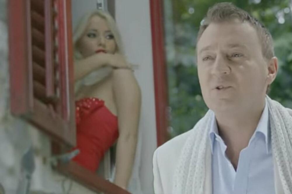 OSTAVIO 19 GODINA MLAĐU, A SAD KOMŠIJE RAZVEZALE JEZIK! O Baji imali SVAŠTA da kažu, tvrde da kod njega VIĐAJU...