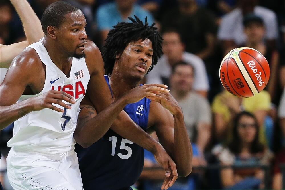 STRAŠNA VEST: Poznati košarkaš doživeo MOŽDANI UDAR na treningu!