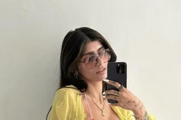 MIA KALIFA ISKOPIRALA KARLEUŠU: Ovo niko nije očekivao, SVE PUCA! (FOTO)