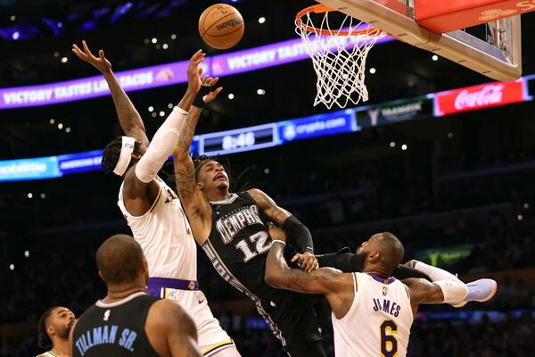 BRUKS ISKLJUČEN ZBOG UDARANJA LEBRONA! Pirovih 45 poena Moranta (VIDEO/FOTO)