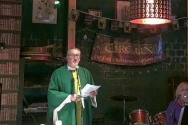 "U IME OCA I SINA I SVETOGA PIVA": Sveštenik održao SLUŽBU u LOKALNOJ KAFANI! (VIDEO)