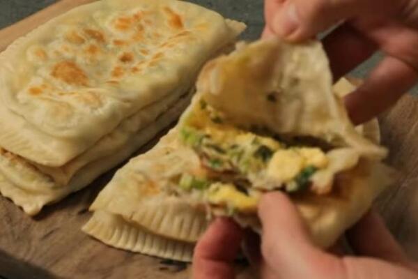 SPREMITE POPULARAN DORUČAK OD JEFTINIH NAMIRNICA: Lepinje punjene OMILJENIM SASTOJCIMA za dobar početak dana