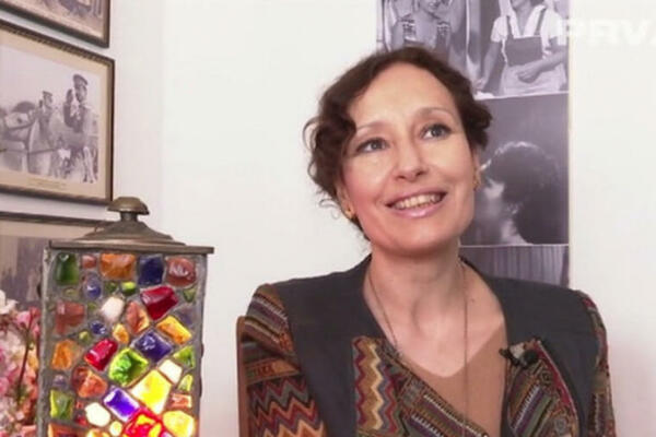 NEĆETE VEROVATI KOG LIDERA IVANA ŽIGON DRŽI NA ZIDU: Kuća puna fotografija i USPOMENA, ali NJEGA niste očekivali