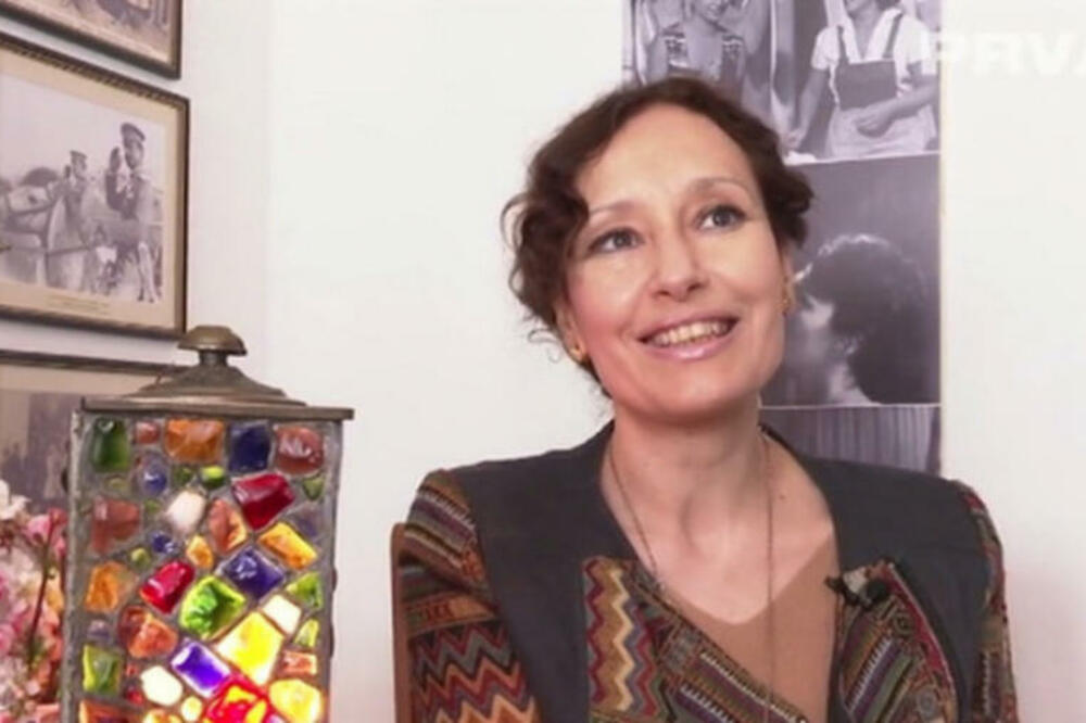 NEĆETE VEROVATI KOG LIDERA IVANA ŽIGON DRŽI NA ZIDU: Kuća puna fotografija i USPOMENA, ali NJEGA niste očekivali