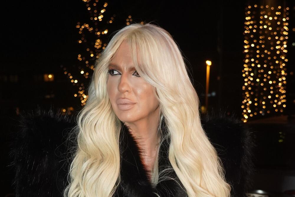 Šta se sada dešava? Karleuša neće više da ćuti: Ovaj Srbin joj je stao na žulj, traži samo objašnjenje