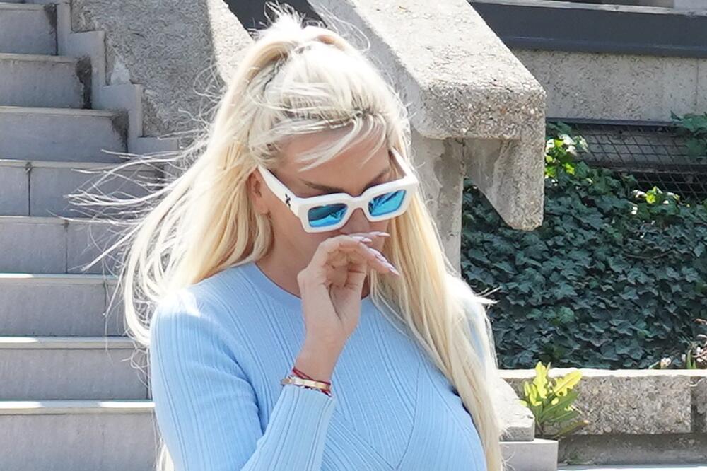 IZGLEDA DA JELENA KARLEUŠA SAMO SA OVIM ESTRADNJAKOM NIJE U SVAĐI: Njegove reči je DOTUKLE, ovakvu je NISMO VIĐALI