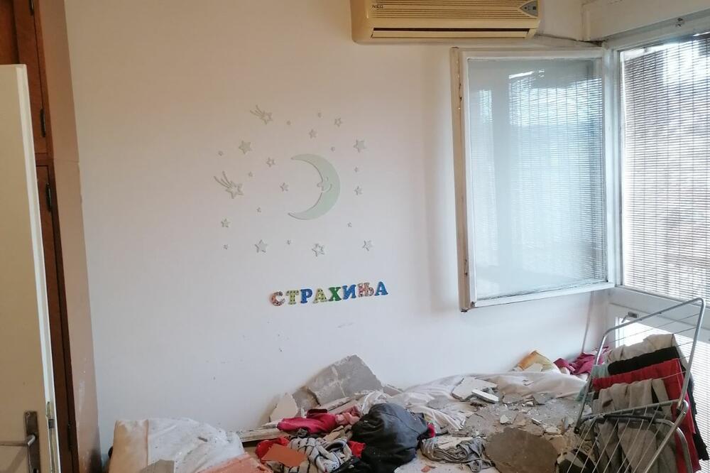 TRAGEDIJA U UŽICU IZBEGNUTA ZA DLAKU: Plafon se obrušio u dečijoj sobi, samo ih je PUKA SREĆA spasila! (FOTO)