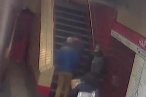 UŽASNA TRAGEDIJA IZBEGNUTA ZA DLAKU: Žena JEDVA izbegla SMRT, sve se vidi na snimku koji LEDI KRV U ŽILAMA (VIDEO)