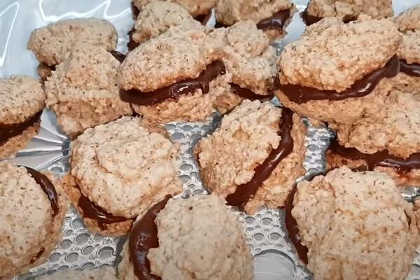 OVAJ KOLAČ SE U STAROJ JUGOSLAVIJI JEO KAO BLESAV: Svi su ga imali u MALOM PRSTU, A I DANAS JE POPULARAN