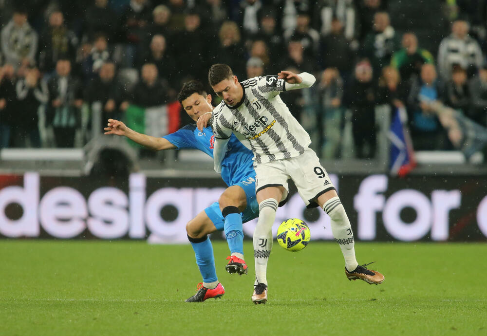 Dušan Vlahović (desno) na utakmici Juventusa i Napolija