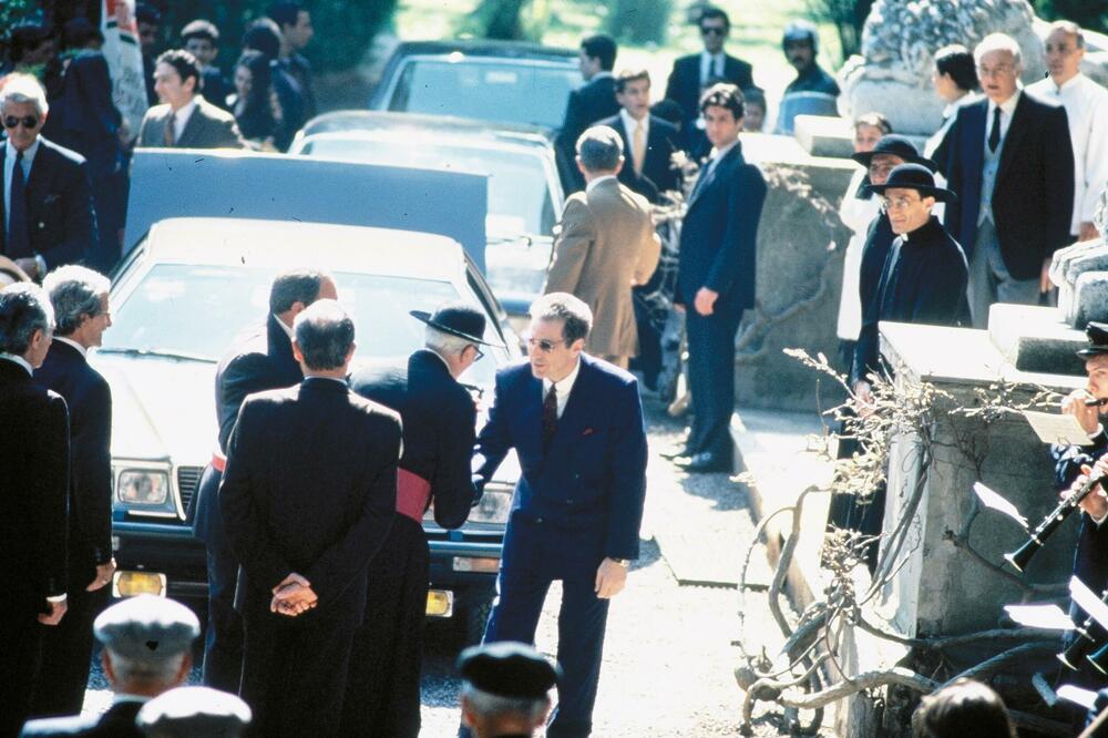 "OVO SE ZOVE PREDUZETNIČKI DUH": Crni humor u OGLASIMA nasmejao Srbiju, pazite samo ŠTA NUDE! (VIDEO)