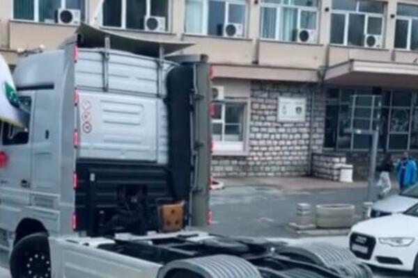 NEOBIČNI SVATOVI DIGLI NOVI PAZAR NA NOGE: Ovako nešto ZA ŽIVOTA NISU VIDELI! (VIDEO)