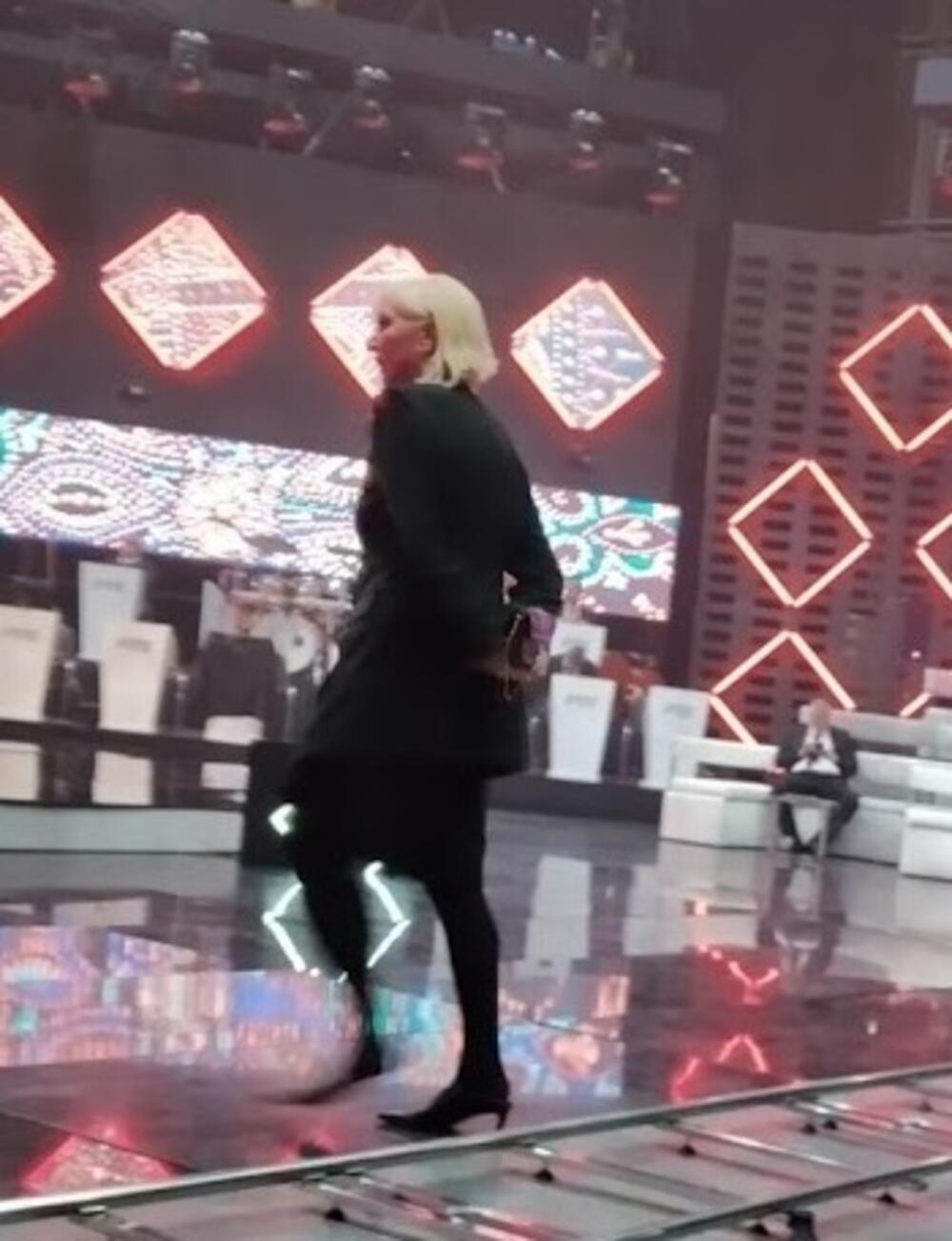 Olivera je gledala scenografiju