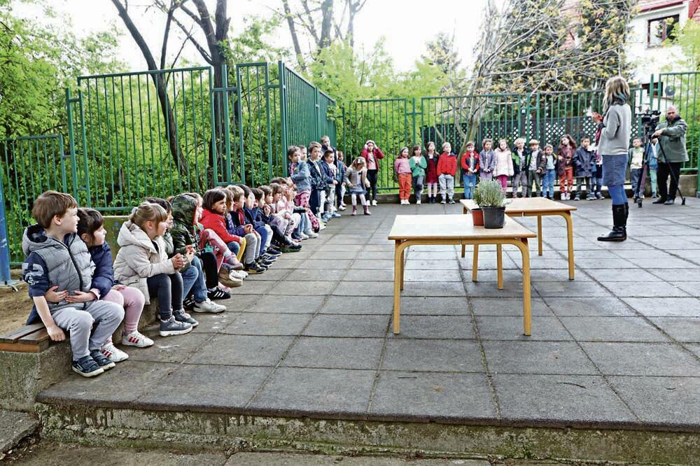 ZASADI DRVO: Pravili smo medne vrtove i hotele za pčele!