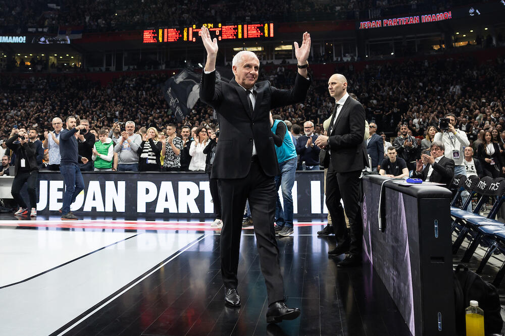 DAJTE JOŠ, DAJTE JOŠ: Pogledajte kako je Obradović slavio trijumf u derbiju sa egzaltiranim "Grobarima" (VIDEO)