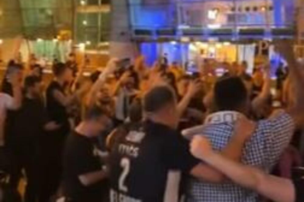 "GROBARI" GA NAŠLI, ONDA JE KRENULA LUDNICA: Otac junaka Partizana pevao navijačke pesme crno-belih! (VIDEO)