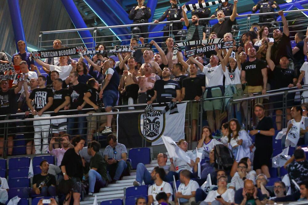 NAVIJAČI PARTIZANA IZAZVALI HAOS U VITORIJI! Ljubili ženu iz obezbeđenja, lomili stolice, šutirali ogradu...