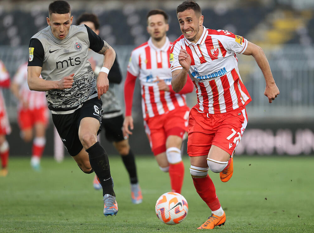 Aleksandar Pešić (desno) na večitom derbiju